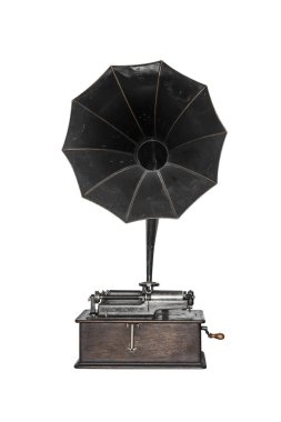 Beyaz arkaplanda izole edilmiş eski gramofon.