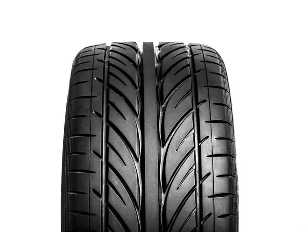 하얀 배경에 분리되어 있는 자동차 타이어. — 스톡 사진