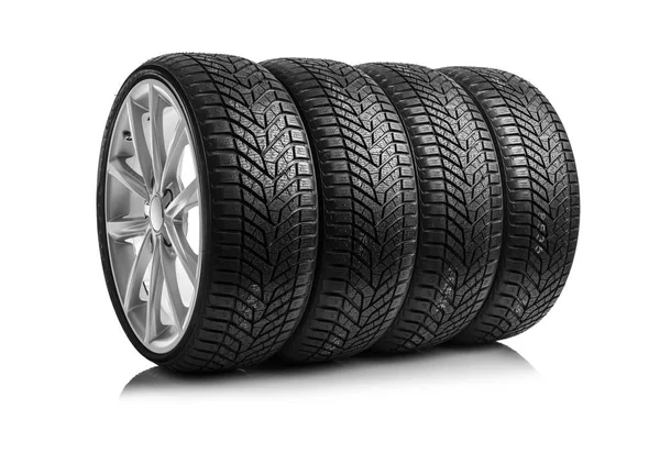 Neumáticos de invierno sobre fondo blanco . —  Fotos de Stock