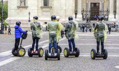 Hoverboards bir tur şehrin turist.