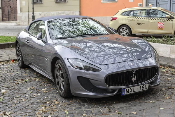 Maserati Granturismo Aparcado en las calles de Budapest. — Foto de Stock