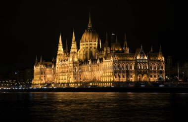 Budapeşte 'deki Macar parlamentosunun gece görüşü, hungary.