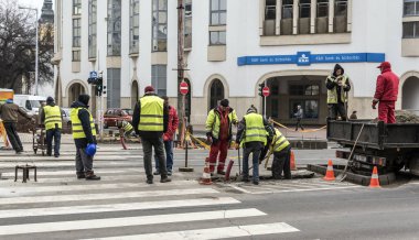 Yol yapımı, sanayi ve takım çalışması üzerine çalışan işçiler