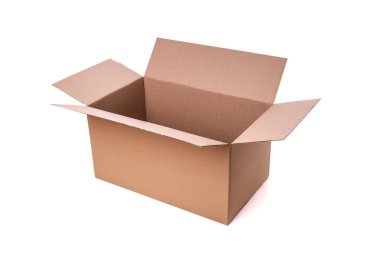 Beyaz bir arka plan üzerinde izole karton posta kutusu.