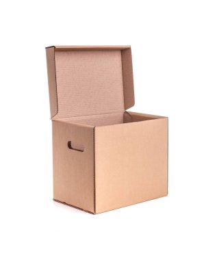 Beyaz bir arka plan üzerinde izole karton posta kutusu.