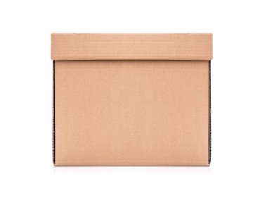 Beyaz bir arka plan üzerinde izole karton posta kutusu.