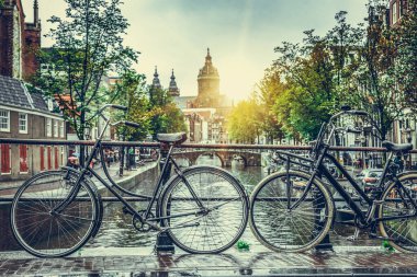 Yağmurlu gün Amsterdam.