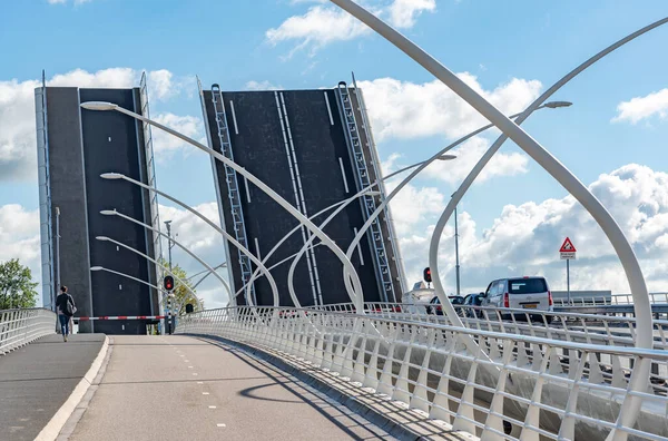 Moderne auto brug. — Stockfoto