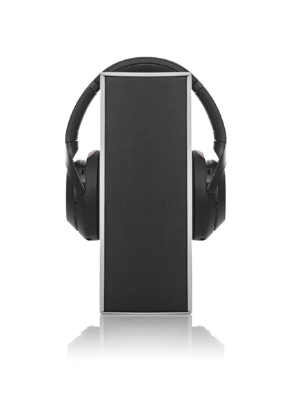 Auriculares inalámbricos negros aislados en blanco . —  Fotos de Stock