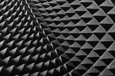 Piramitler ve ejderha pulları şeklinde soyut bir arkaplan.