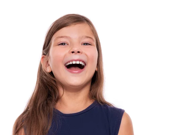 Πορτρέτο ενός νεαρού χαμογελαστή κορίτσι σε ένα λευκό. — Φωτογραφία Αρχείου