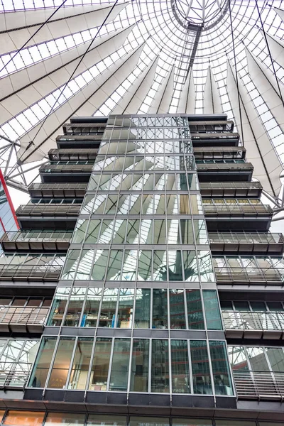 Berlin, Almanya 'daki Sony Center. — Stok fotoğraf