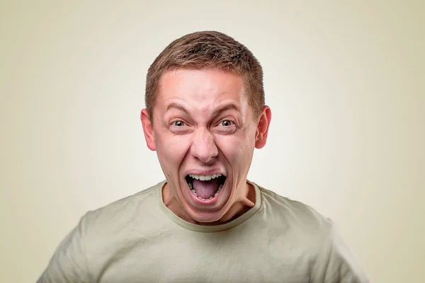 An angry young man screams. — Stock Photo, Image