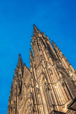 Gökyüzüne karşı Aziz Vitus Katedrali.