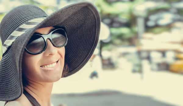 Young woman in a hat on the street — Stock Photo, Image