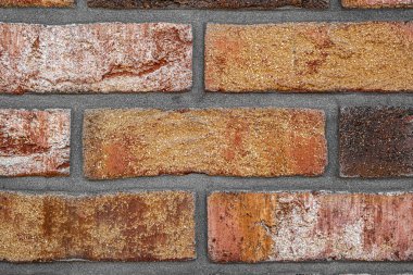 Arka plan olarak kırmızı tuğla duvar