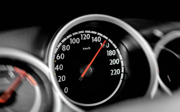 Höghastighet på hastighetsmätare och rörelseoskärpa. — Stockfoto