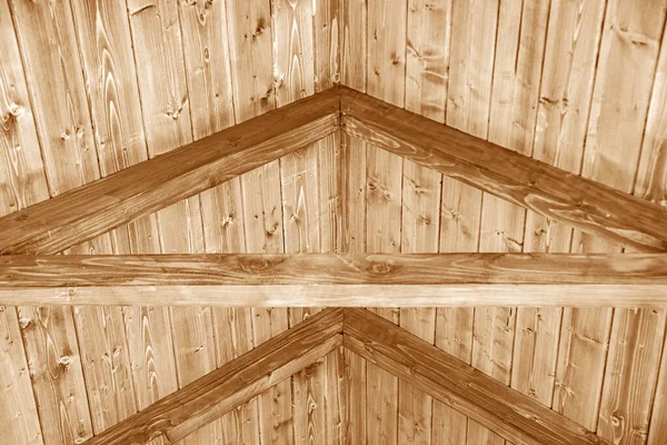 La construcción del techo de madera . — Foto de Stock