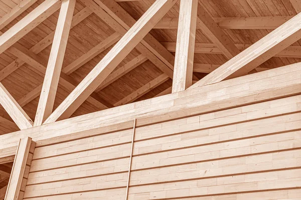 Η κατασκευή της ξύλινης οροφής. — Φωτογραφία Αρχείου