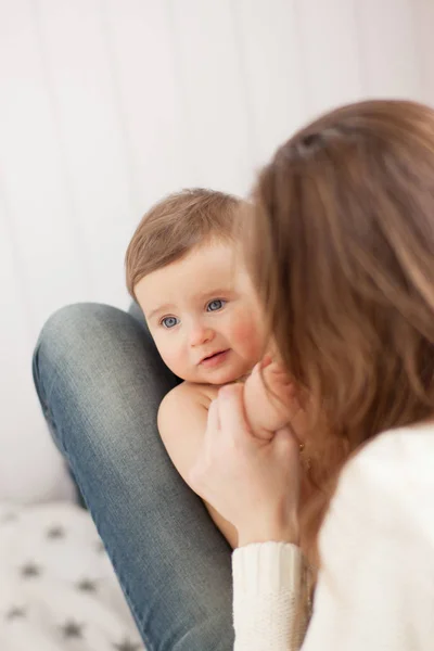 Mother playing with baby girl — Stock Photo, Image