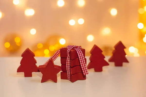 Juguetes rojos de madera de Navidad —  Fotos de Stock