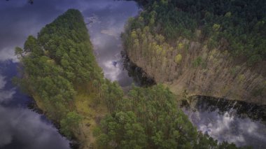 Göller ve ormanlardan kuşbakışı görüntülemek