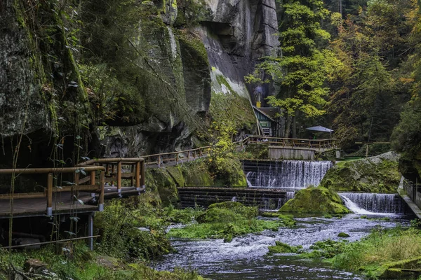デシン県カメニス川のチェコスイスの渓谷 チェコ ザクセン州のエドマンド渓谷スイス国立公園 チェコ共和国 ヨーロッパ — ストック写真