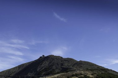 Çek Cumhuriyeti, Dev Dağları 'nın en yüksek dağı olan Snezka, Çek Cumhuriyeti ve Polonya Krkonose Ulusal Parkı.