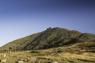 Çek Cumhuriyeti, Dev Dağları 'nın en yüksek dağı olan Snezka, Çek Cumhuriyeti ve Polonya Krkonose Ulusal Parkı.