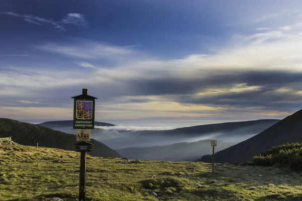 Karkonosze Nationalpark Ein Schöner Blick Auf Nebel Und Wolken Der — Stockfoto