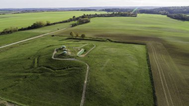 Mru 2. Dünya Savaşı istihkam sığınağı, Pniewo, Miedzyrzecz, Polonya yakınlarında. Yeraltı koridoru sistemine giriş. 2. Dünya Savaşı 'ndan kalma Alman askeri bölgesi. Hava görünümü.