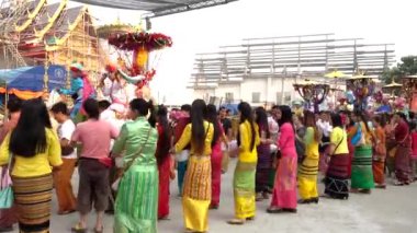 POY uzun 2017 seslendirdi.