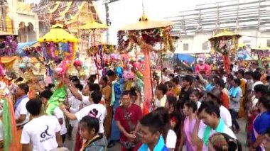 POY uzun 2017 seslendirdi.