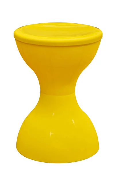 Желтый пластиковый стул . — стоковое фото
