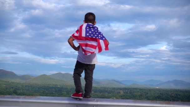 Американский флаг в замедленной съемке . — стоковое видео