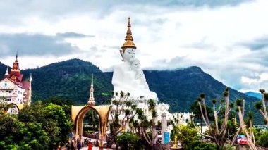 Timelapse tapınağıdır adı Wat phasornkaew.
