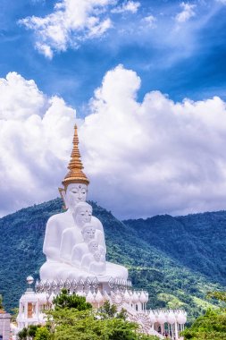 Adı Phasornkaew tapınağıdır.