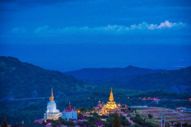 Adı Phasornkaew tapınağıdır.