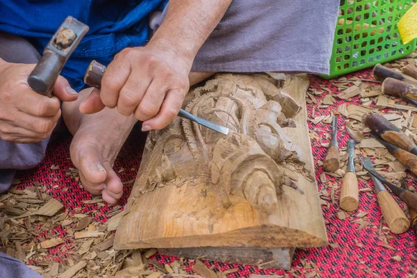 Craftsman wood carving. — Stock Photo, Image