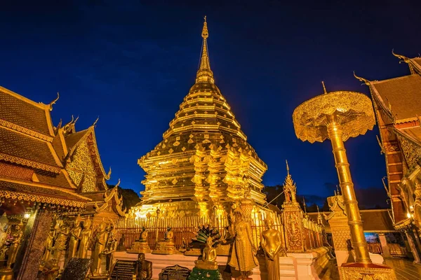 Pagoda Doi Suthep Tapınağı'nda. — Stok fotoğraf