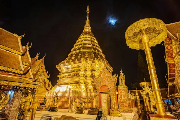 Pagoda Doi Suthep Tapınağı'nda. — Stok fotoğraf