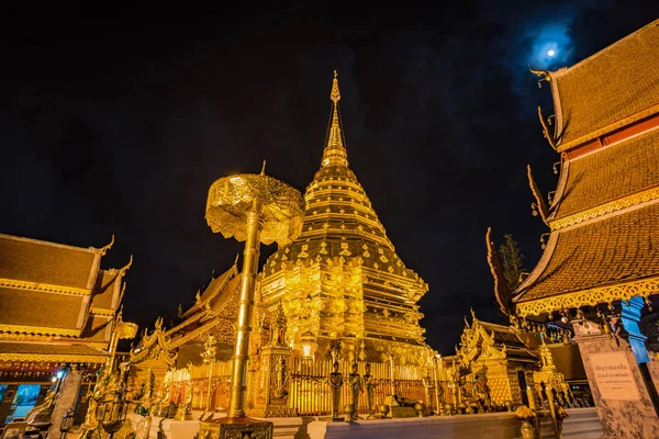 Pagoda Doi Suthep Tapınağı'nda. — Stok fotoğraf