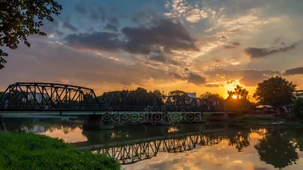 Video Zeitraffer Sonnenuntergang Über Stahlbrücke Über Den Ping River Chiang — Stockvideo
