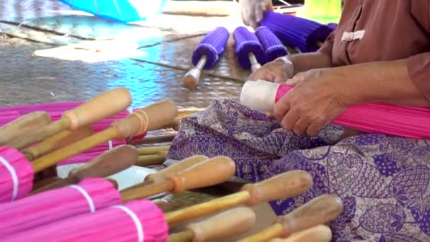 Female Working Handmade Umbrella Sang Village Chiang Mai Thailand — Stock Video