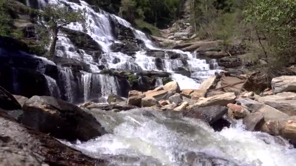 Mae Wasserfall Doi Inthanon Chiang Mai Thailand Berühmtester Schöner Seidiger — Stockvideo