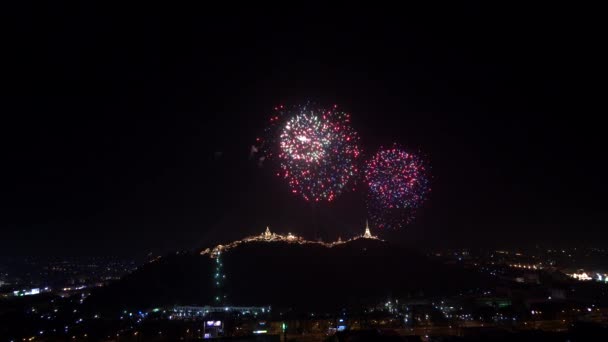 Beautiful Fireworks Display Night Light Phra Nakhonkhiri Khao Wang Festival — Stock Video