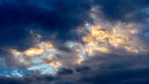 Zeitraffer Bewegungsgraue Wolken Himmel Und Sonnenlicht — Stockvideo