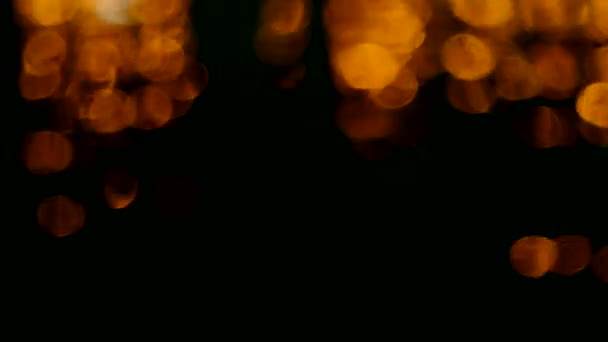 夜景中水波反射的灯光散景圈 — 图库视频影像