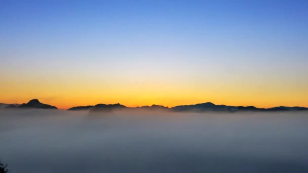 在泰国北部Mae Hong Son的Ban Cha View Point Time Lapse视频4K 美丽的风景和朦胧的晨曦 — 图库视频影像