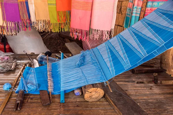 Thai hilltribe loom wood machine for weaving cloth, — Stock Photo, Image